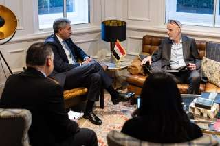 خلال زيارته للعاصمة البريطانية لندن  - وزير السياحة والآثار يلتقي مع ممثل منصة Trip Advisor