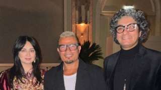 هبة مجدي تخطف الأنظار رفقة زوجها وعمرو دياب في أحدث ظهور