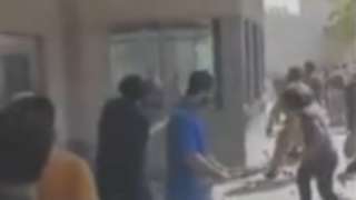 عاجل | بعد مقتل خامنئي.. 8 قتلى في احتجاجات أمام القنصلية الأميركية... عاجل | بعد مقتل خامنئي.. 8 قتلى في احتجاجات أمام القنصلية الأميركية بكراتشي