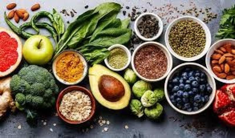 بين الحرمان والإفراط.. كيف يحمي الصائم جهازه المناعي من العادات الغذائية القاتلة في رمضان؟.. عاجل