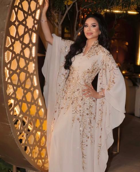 تألقي بإطلالات السحور المناسبة مع منسقة أزياء ”هي” الخاصة. زوري الرابط وتعرفي على طرق التنسيق