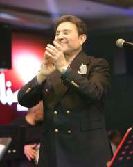 تطورات جديدة في الحالة الصحية للفنان هاني شاكر دعم واسع من زملائه بعد خروجه من المستشفى. هل تتوقعين عودته القريبة إلى نشاطه الفني؟