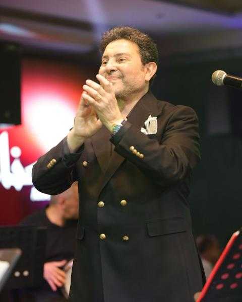 تطورات جديدة في الحالة الصحية للفنان هاني شاكر دعم واسع من زملائه بعد خروجه من المستشفى. هل تتوقعين عودته القريبة إلى نشاطه الفني؟