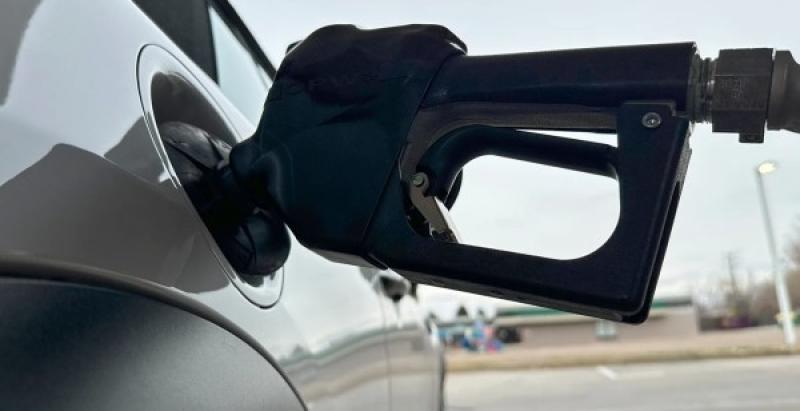 باكستان ترفع أسعار الوقود 20٪ جراء التوتر في الشرق الأوسط