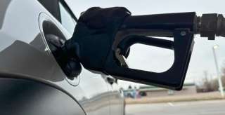 باكستان ترفع أسعار الوقود 20٪ جراء التوتر في الشرق الأوسط