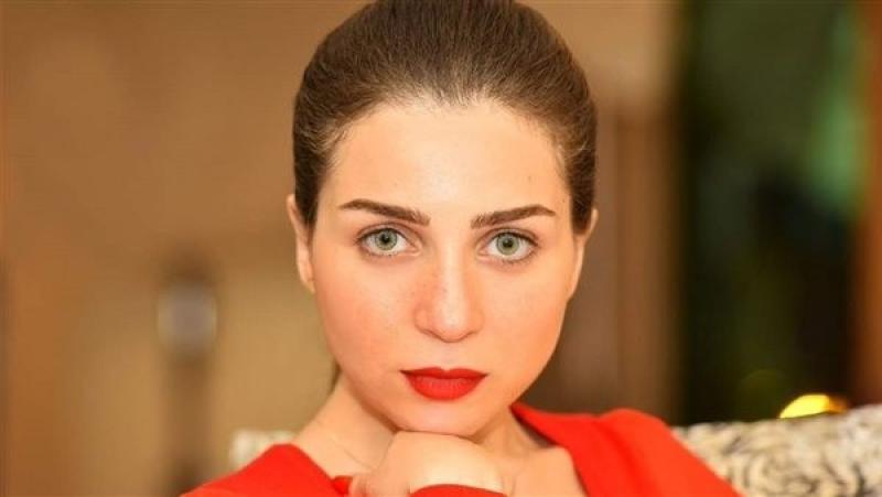 مي عز الدين تغادر المستشفى بعد جراحة في الأمعاء وتستكمل العلاج بمنزلها