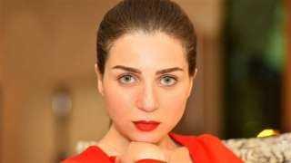 مي عز الدين تغادر المستشفى بعد جراحة في الأمعاء وتستكمل العلاج بمنزلها