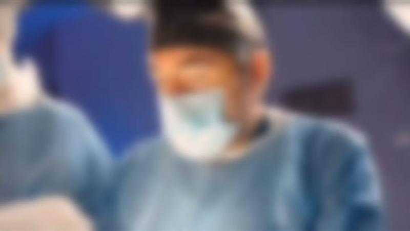 بعد دفع 100 ألف جنيه.. أسرة سيدة تتهم طبيبًا شهيرًا ومستشفى كايرو كلينيك بالتسبب في وفاتها واحتجاز الجثمان بالمهندسين