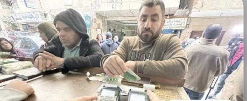 «التموين» توضح سبب عدم ظهور منحة الـ400 جنيه فى ماكينة الصرف.. كيف تحصل عليها؟