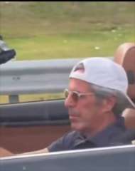 شبيه جيفرى إبستين.. مقطع فيديو يثير الجدل في أمريكا