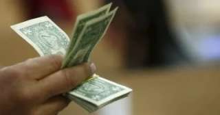 تراجع سعر الدولار مقابل الجنيه خلال منتصف التعاملات