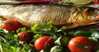 طريقة عمل الرنجة بحيلة ذكية تخفف من حدة الطعم.. أساسية على سفرة العيد