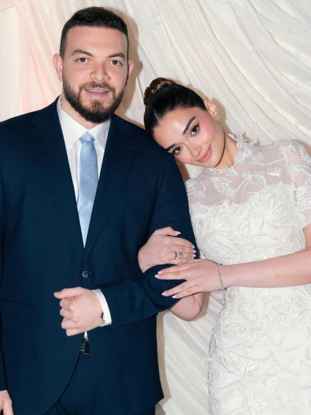 مجوهرات ملك أحمد زاهر في خطوبتها.. هل اقتدت بذوق شقيقتها ليلى أحمد زاهر؟