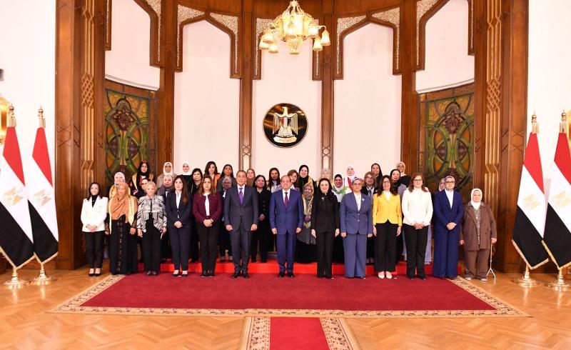 الرئيس السيسى: المرأة المصرية ضمانة بقاء المجتمع قويا متماسكا