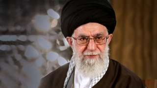 تداول آخر صورة لخامنئي قبل اغتياله في مقر إقامته بإيران تداول آخر صورة لخامنئي قبل اغتياله في مقر إقامته بإيران