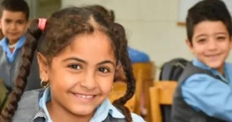 من دعاء تحت المطر إلى حرب عائلية.. القصة الكاملة لفيديو الأم الذي هزّ مواقع التواصل