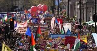 أكبر احتجاج متعدد الثقافات.. عشرات الآلاف يتظاهرون ضد اليمين المتطرف فى لندن أكبر احتجاج متعدد الثقافات.. عشرات الآلاف يتظاهرون ضد اليمين المتطرف فى لندن