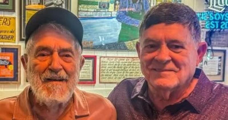 مطعم فى ألاباما يقدم محارا مجانيا لأى شخص يبلغ 80 عاما يأتى برفقة والده