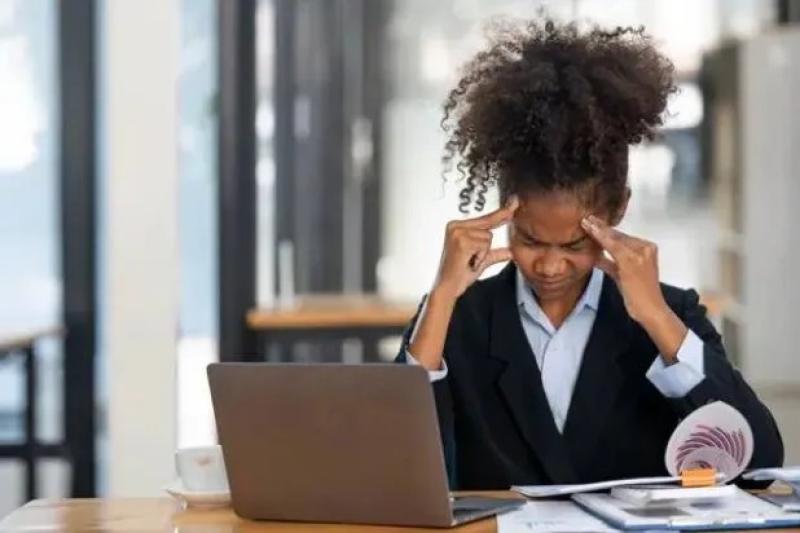 أهم أسباب الصداع المصحوب بألم في العين وطرق التعامل معه