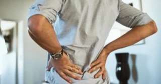 ألم الظهر المستمر قد يكون علامة على الانزلاق الغضروفى.. طرق الوقاية ألم الظهر المستمر قد يكون علامة على الانزلاق الغضروفى.. طرق الوقاية