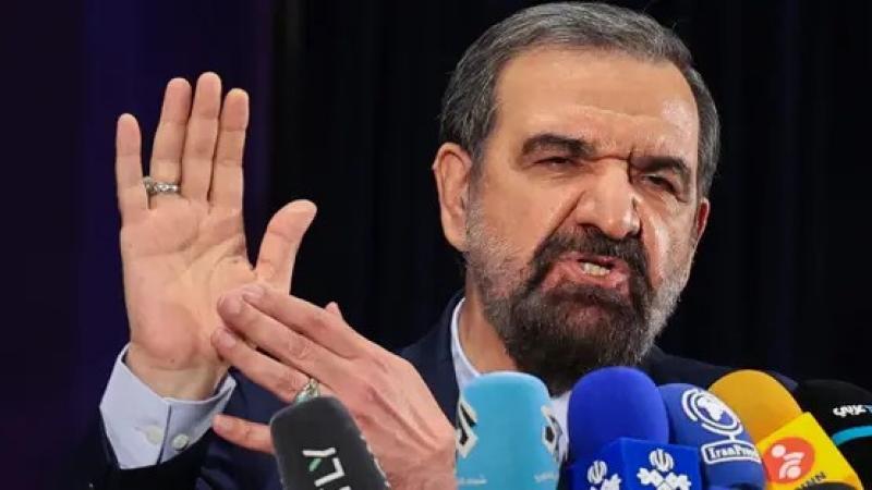 مستشار خامنئي يهدد بإغراق سفن أميركية في مضيق هرمز