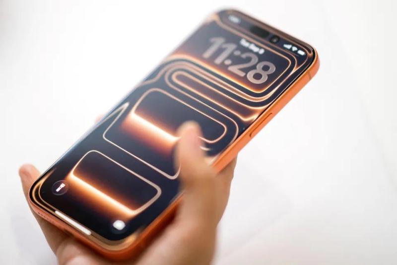 «زلزال» في عالم الهواتف.. تسريب الصور الأولى لـ«أيفون القابل للطي» المنتظر