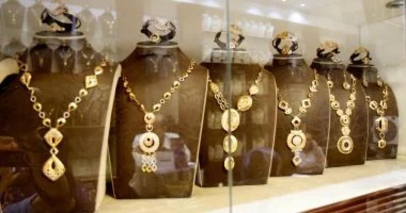 سعر الذهب عيار 24 اليوم في مصر يستقر عند 7986 جنيها مع تحركات عرضية