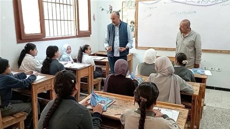 «رغيفين عيش وكيس فول».. تفاصيل واقعة أثارت الجدل داخل مدرسة ببني سويف
