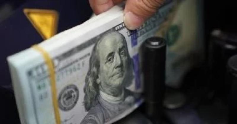 تعرف على سعر الدولار مقابل الجنيه قبل بدء جلسة التداول