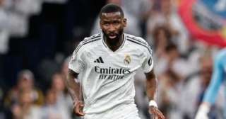 أزمة جديدة تهز ريال مدريد.. روديجر يصفع كاريراس