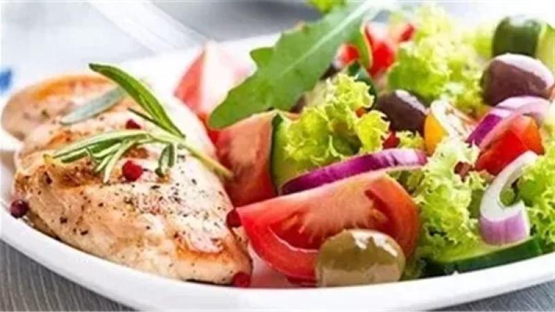 بعد نظام الطيبات.. أستاذ طب بهارفارد يوضح حقيقة ”هرمونات الدواجن” وفوائد البيض والألبان