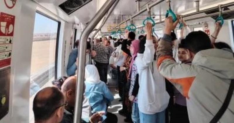 إقبال كبير على محطة مدينة العدالة فى ثالث أيام تشغيل المونوريل
