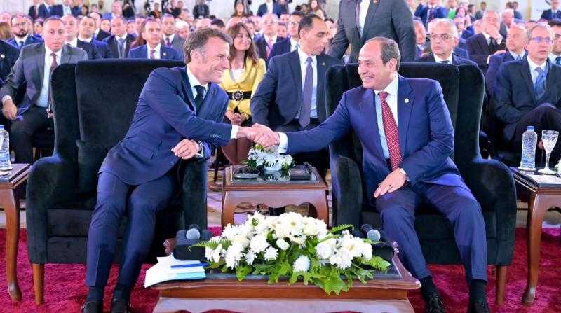 السيسي لماكرون: أهلاً بك ضيفاً عزيزاً في الإسكندرية عروس البحر المتوسط