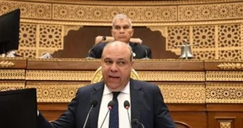 وزير الطيران: مطارات مصر قادرة على استيعاب 30 مليون سائح ضمن رؤية 2030