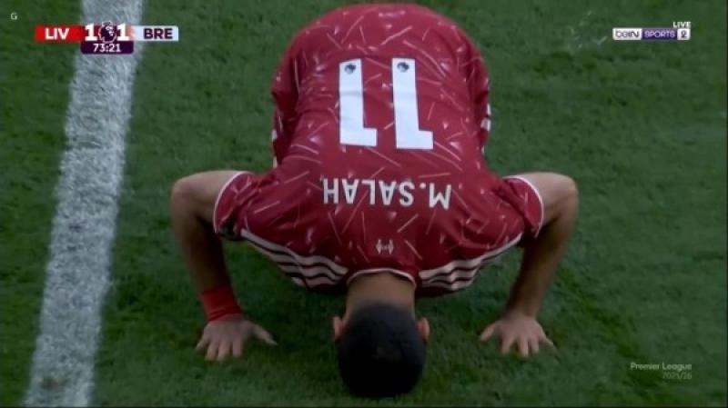 صلاح يغادر ليفربول بالدموع.. والجماهير تتفاعل