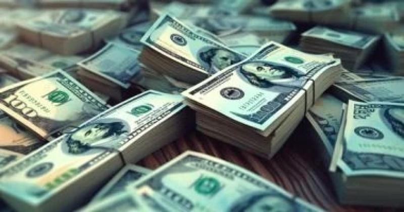 تعرف على سعر الدولار مقابل الجنيه قبل بدء جلسة التداول