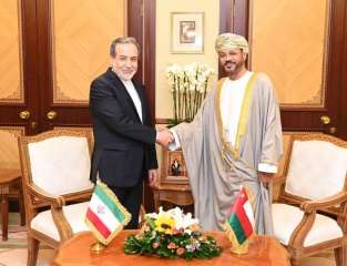 عمان وإيران تؤكدان التزامهما بقواعد القانون الدولي لحركة الملاحة في مضيق هرمز