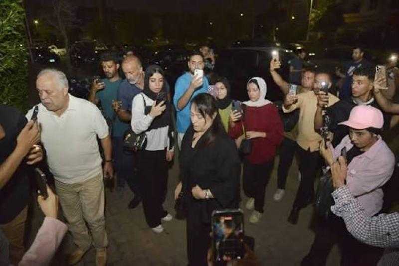شيرين وأشرف زكي ولقاء سويدان.. من عزاء الفنان الراحل محمد مرزبان