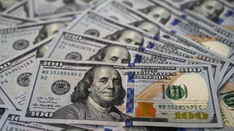 انخفض في 3 بنوك.. سعر الدولار مقابل الجنيه في 10 بنوك مع بداية تعاملات اليوم