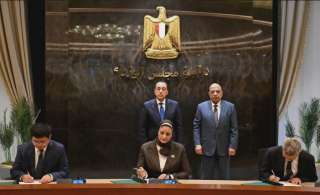 رئيس الوزراء يشهد مراسم توقيع مذكرة تفاهم لإنشاء أول مصنع لتوربينات الرياح رئيس الوزراء يشهد مراسم توقيع مذكرة تفاهم لإنشاء أول مصنع لتوربينات الرياح