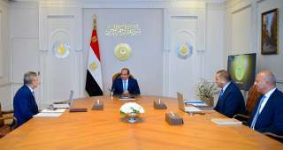 الرئيس عبد الفتاح السيسي يجتمع اليوم، مع الفريق أسامة ربيع رئيس هيئة قناة السويس، والسيد مصطفى الدجيشي رئيس مجلس إدارة شركة ترسانة جنوب البحر