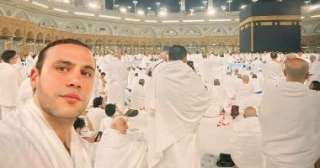 بعد نجاح ”صقر وكناريا”.. محمد إمام يؤدى مناسك العمرة: يارب اكتبها لكل مشتاق