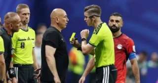 الجارديان: منتخب مصر يغادر كأس العالم بعد أخطاء تحكيمية فادحة
