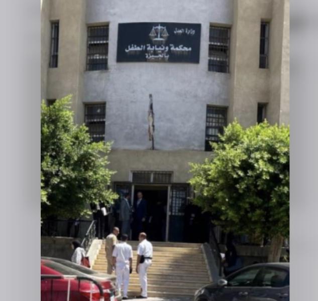«صراخ داخل قاعة المحكمة».. التفاصيل الكاملة لأولى جلسات محاكمة المتهمين بإنهاء حياة «بائعة شاى حدائق الأهرام»