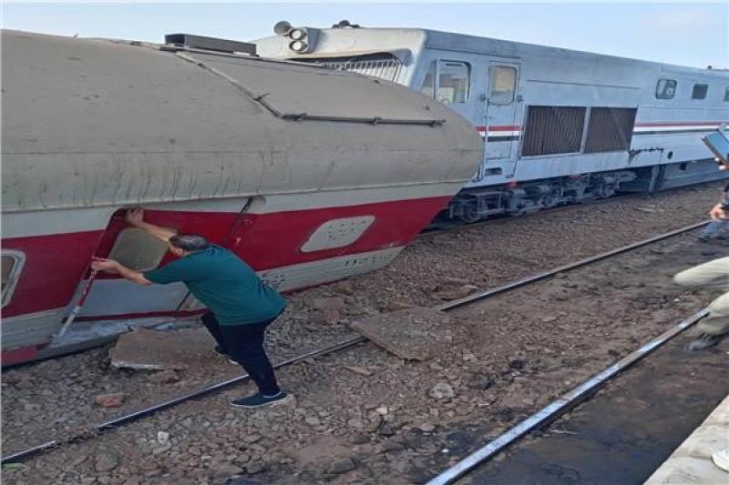 عاجل.. إصابة 14 راكبا في خروج عربة قطار ”كفر الشيخ - طنطا” عن القضبان بمحطة محلة روح
