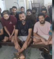 بعد 70 يومًا من اختطافهم بالصومال.. والد الربّان «مؤمن»: مالك السفينة يعرض... بعد 70 يومًا من اختطافهم بالصومال.. والد الربّان «مؤمن»: مالك السفينة يعرض أرواح البحارة للخطر