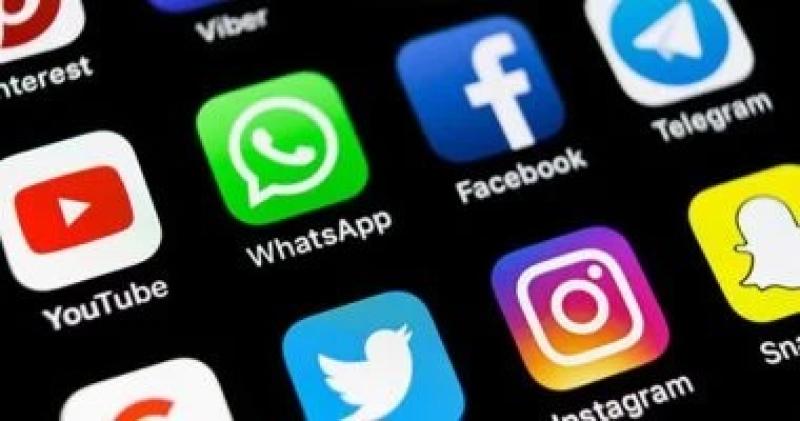 بريطانيا تفرض حظرًا ليليًا على استخدام وسائل التواصل الاجتماعى للمراهقين