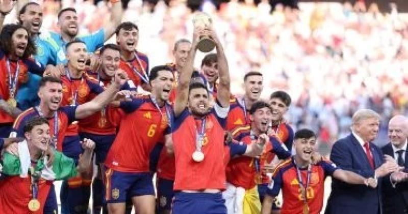 مراسم تتويج إسبانيا بكأس العالم 2026.. ترامب يسلم الكأس لرودرى