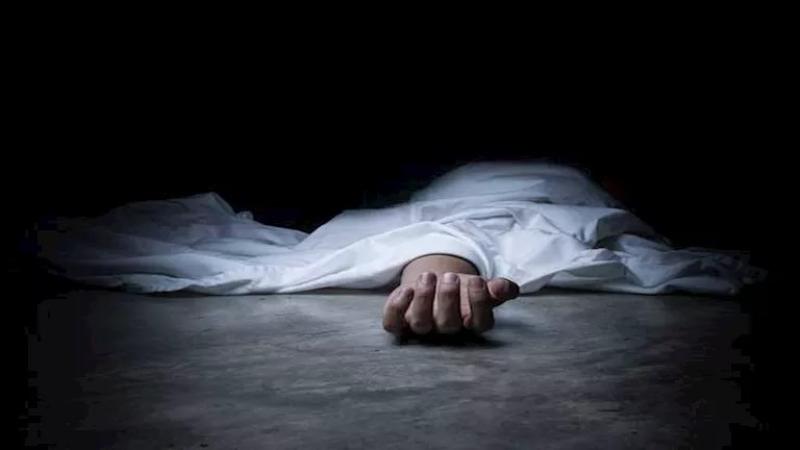 طلب مساعدتها لدخول الحمام.. فتاة تنهي حياة والدها المسن في المرج