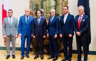 بسام راضي يبحث التعاون الثنائى مع رئيس شركة ليوناردو العالمية للصناعات الدفاعية. بسام راضي يبحث التعاون الثنائى مع رئيس شركة ليوناردو العالمية للصناعات الدفاعية.